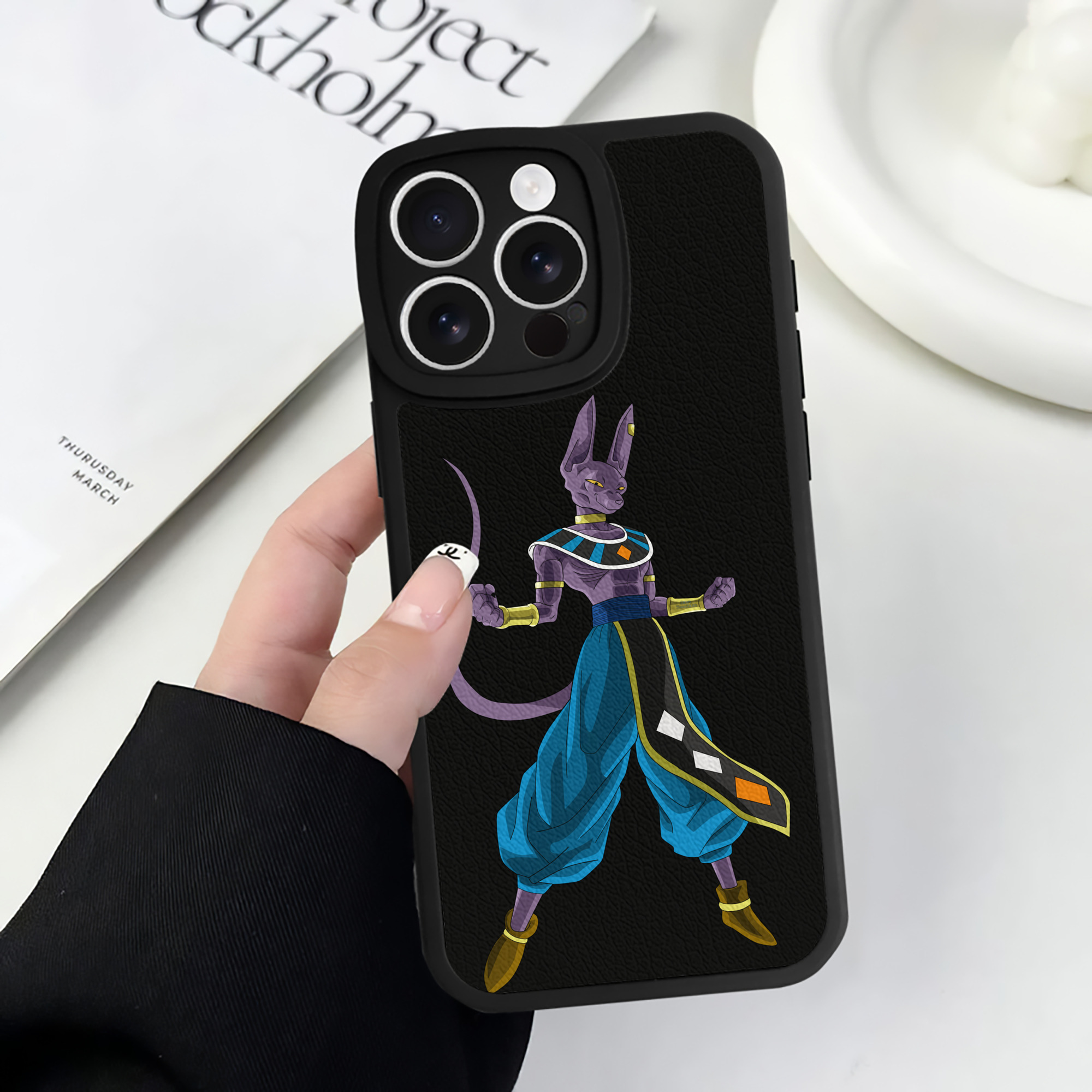 （画像用） ドラゴンボール ビルス 破壊神ビルス DRAGON BALL Beerus Birusu 【iPhone 16シリーズ対応】シリコンスマホケース（レザー調） 材質：シリコン